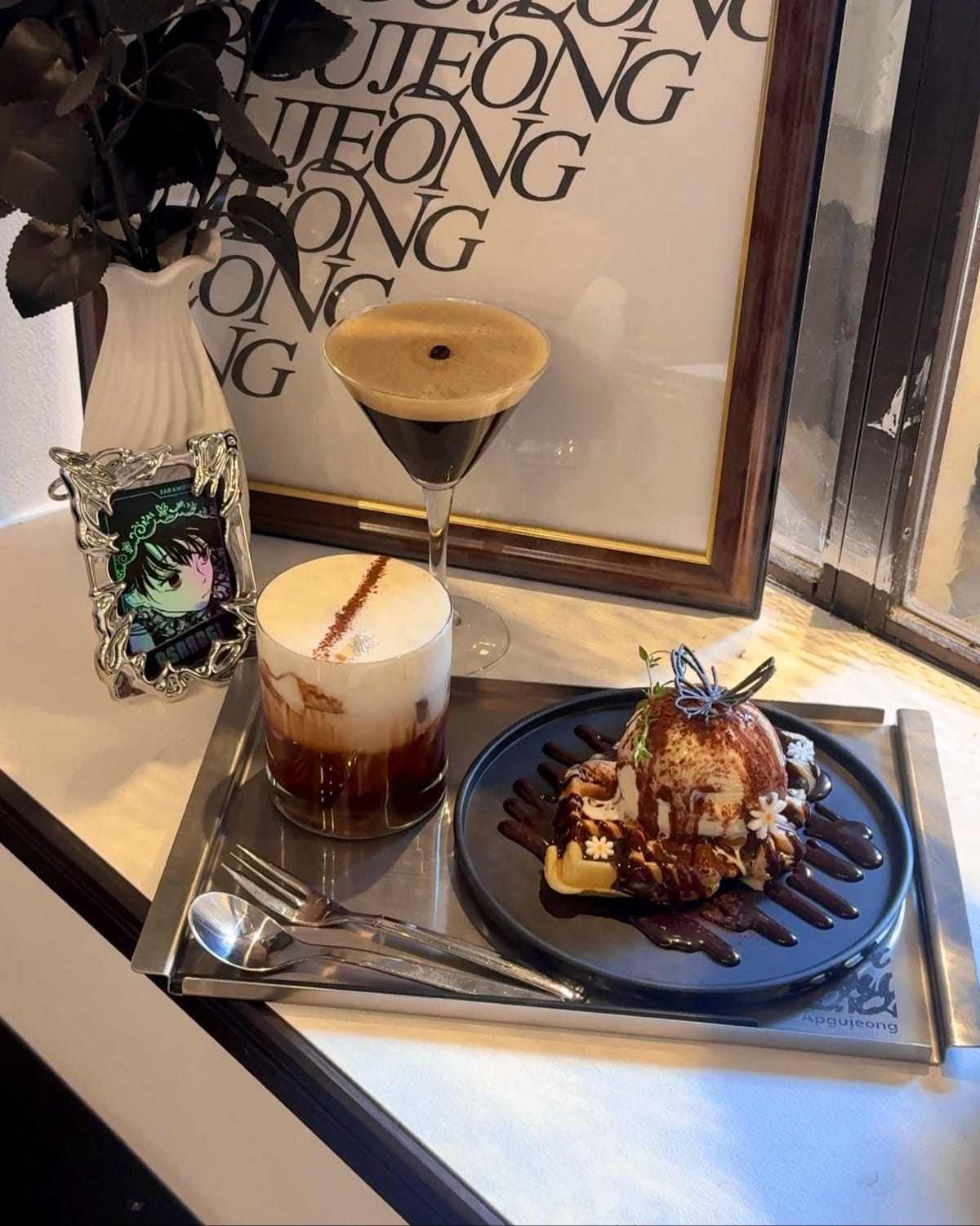 モノクロ韓国カフェがリニューアル💫｜APGUJEONG（新大久保）の推し活