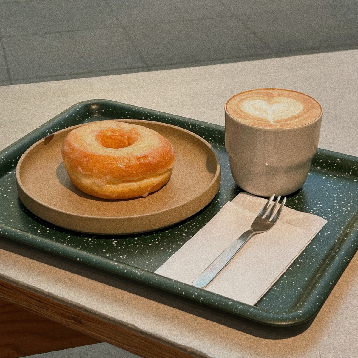 東京駅近くの無機質カフェ𖤐 ̖́- 2