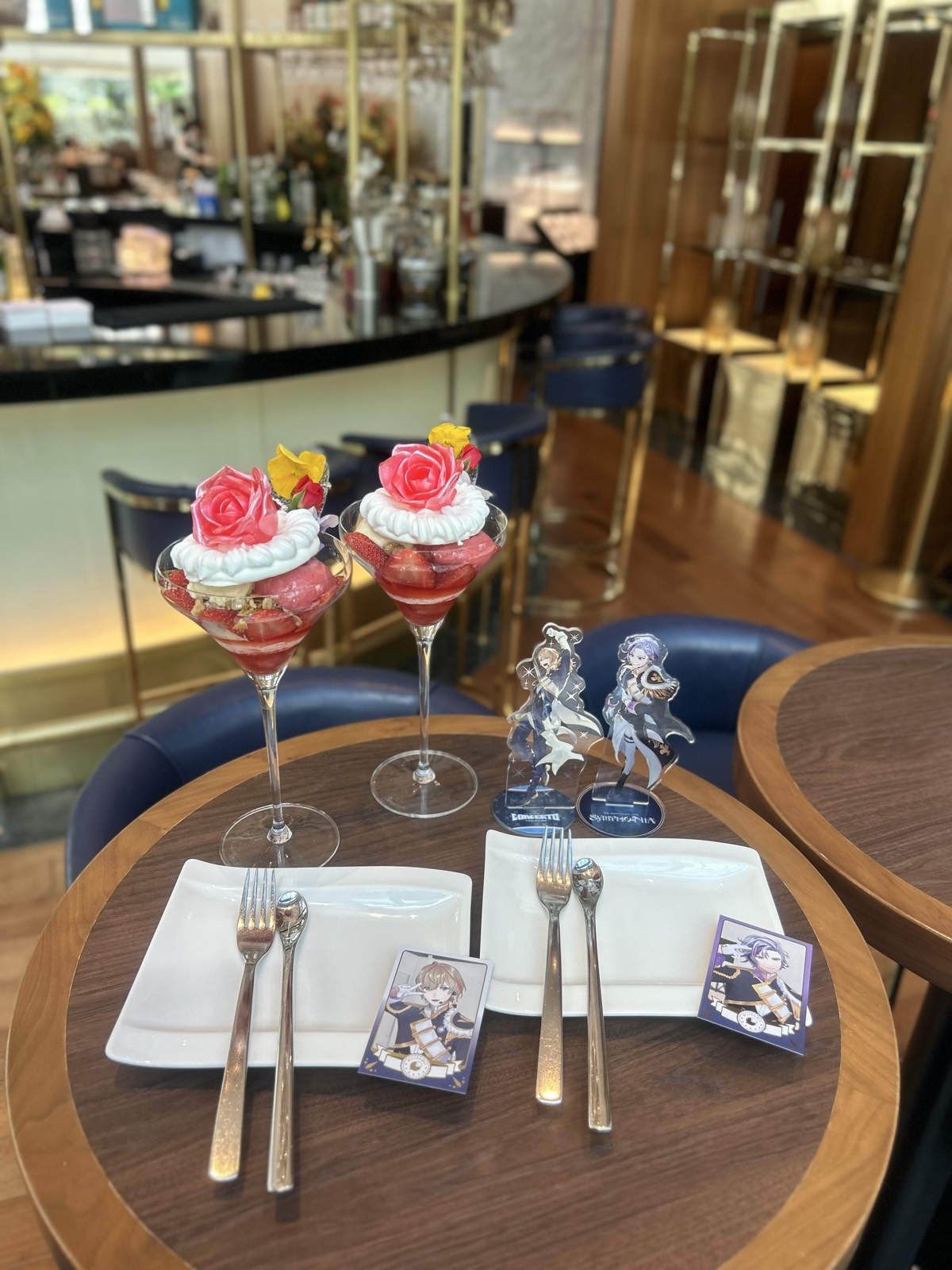 ケーキもパフェもおいしい🍸 2